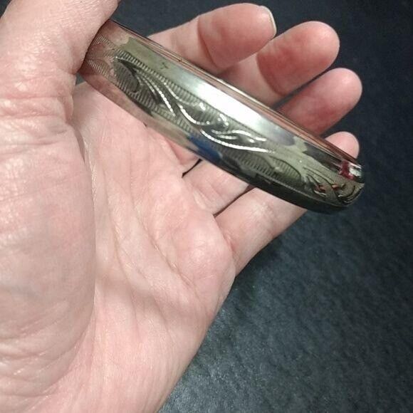 **Final Sale** Silver tone bangle bracelet Approx 9 inches - Picture 2 of 7